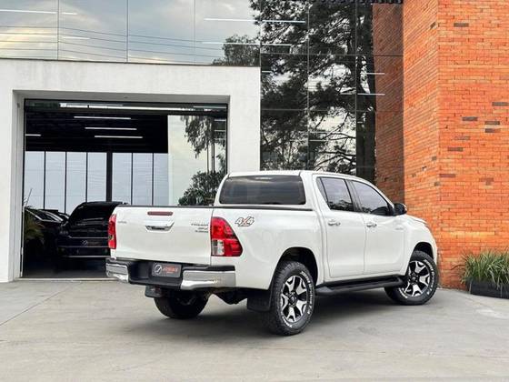 TOYOTA HILUX 2.8 SRX 4X4 CD 16V DIESEL 4P AUTOMÁTICO TOYOTA HILUX 2.8 SRX 4X4 CD 16V DIESEL 4P AUTOMÁTICO